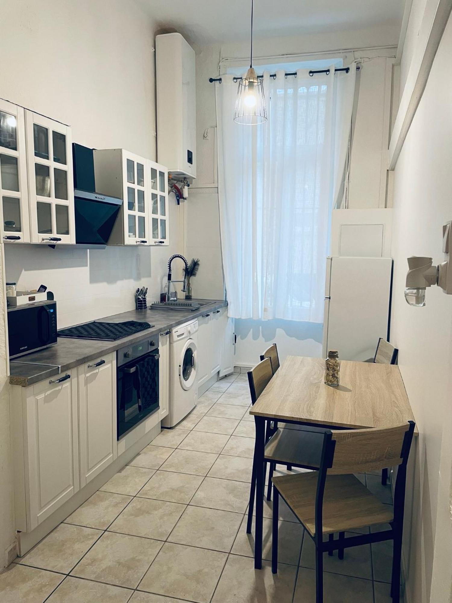 Appartement Authentique Coeur De Ville Сет Екстериор снимка